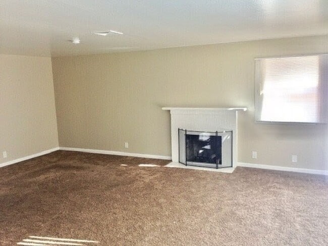 Building Photo - 3 bed 2 bath House with 2-Car Garage -- COMING SOON !!!