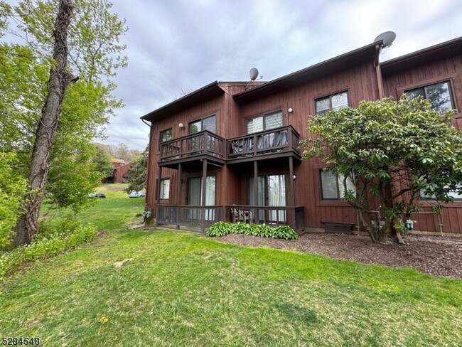 Building Photo - 5 Sugar Loaf Ct