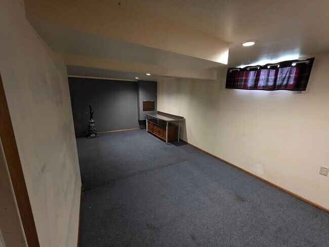 Building Photo - 7006 Finchley Dr
