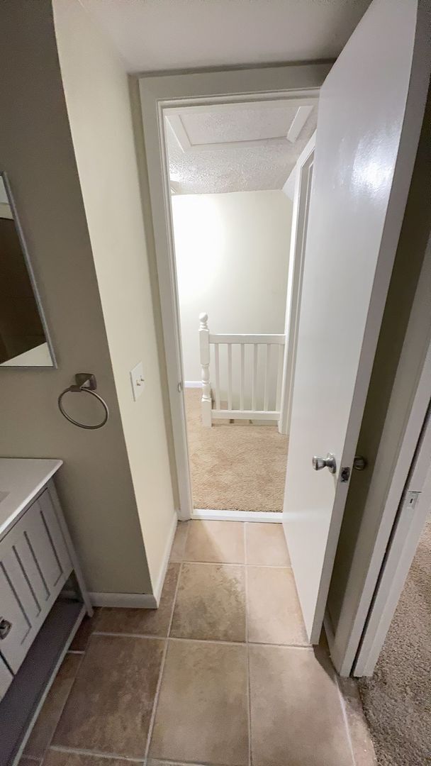 Building Photo - Newly renovated 2 bedroom Townhouse for Re...