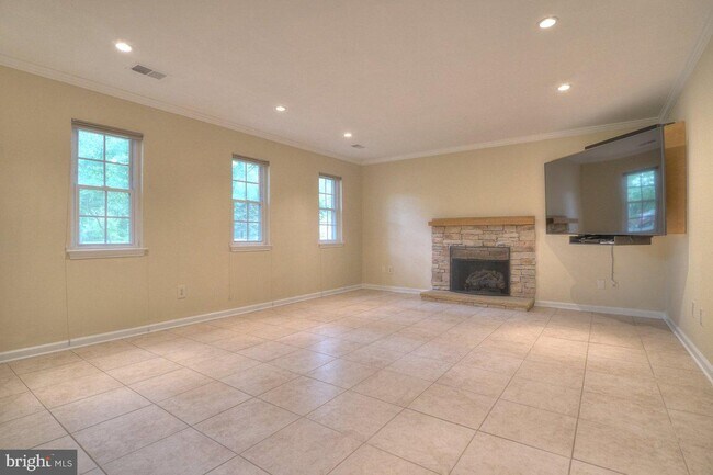Building Photo - 2405 Earlsgate Ct