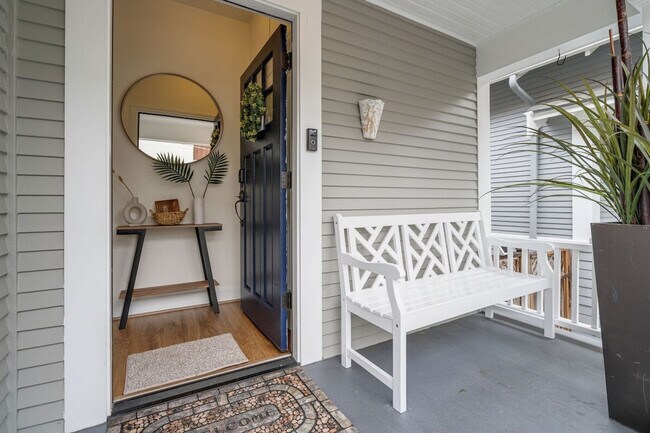 Building Photo - 2403 7th Ave W