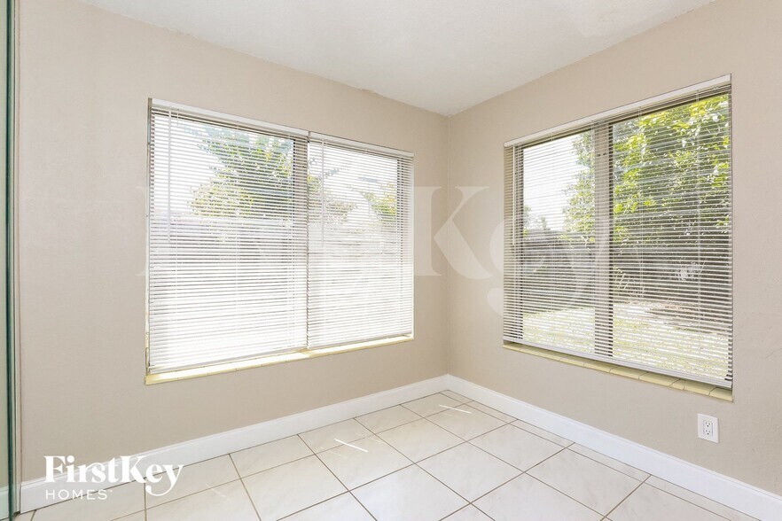 Building Photo - 6487 SW 26th St