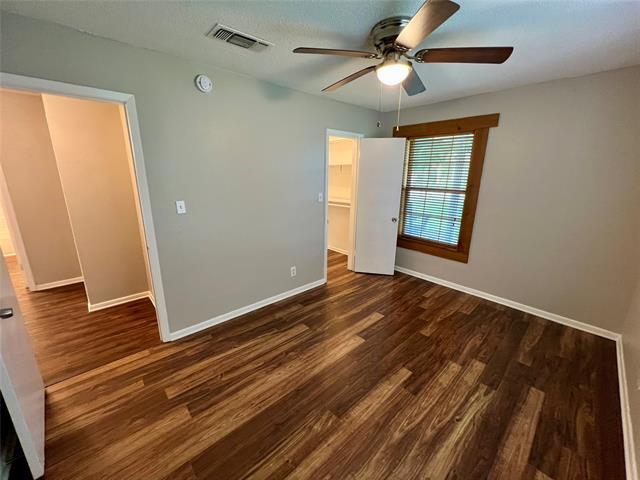 Building Photo - 300 W 4th St