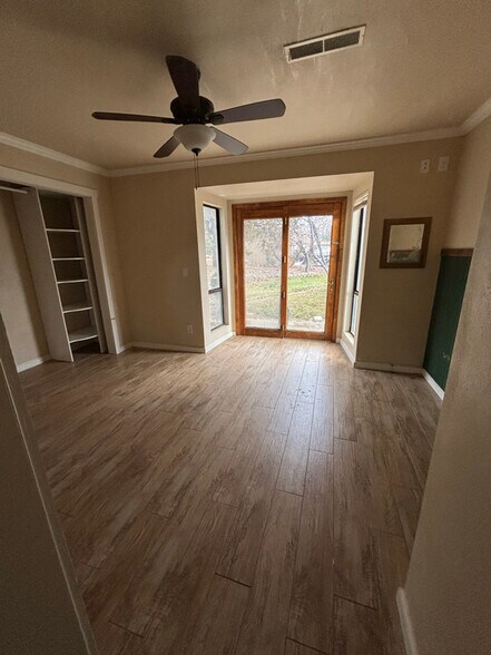 Building Photo - 225 River St