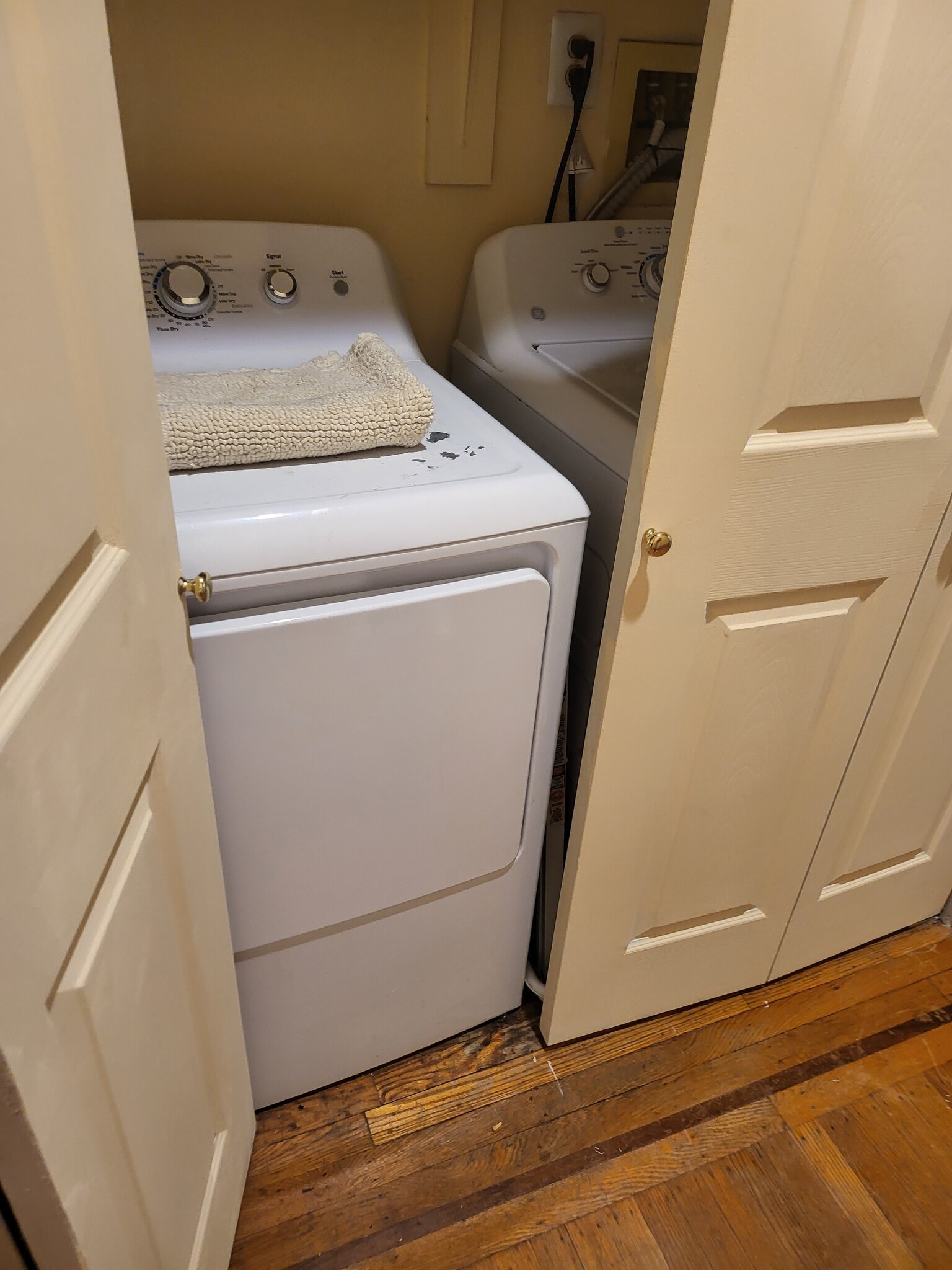 Side by Side W/D - 2226 Delancey Plz