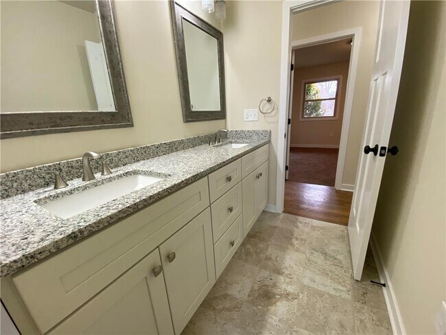 Building Photo - 124 Robert Dr