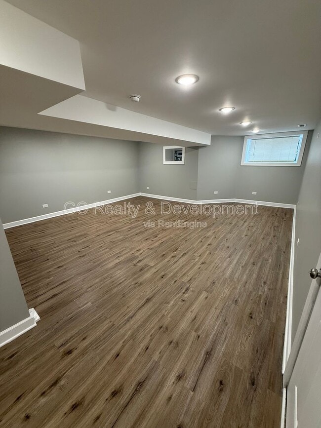 Building Photo - 6416 S Drexel Ave