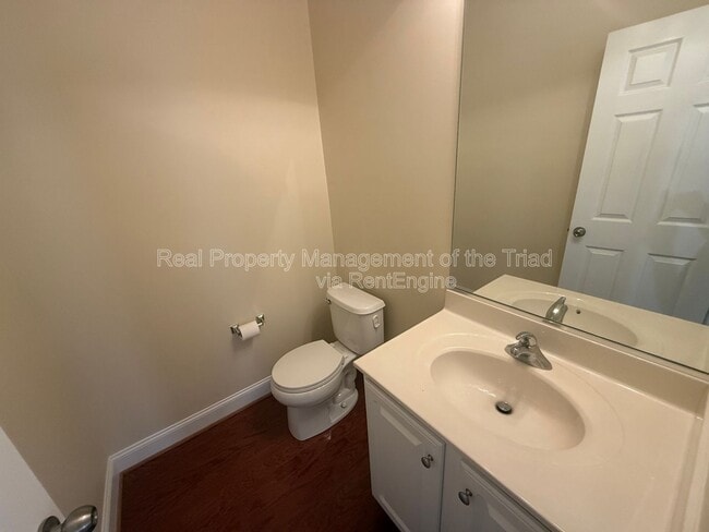 Building Photo - 103 Southlake Ct