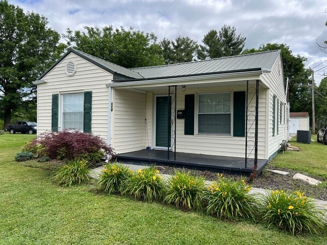 Primary Photo - 3 bed 2 full bath -one level house in Jone...