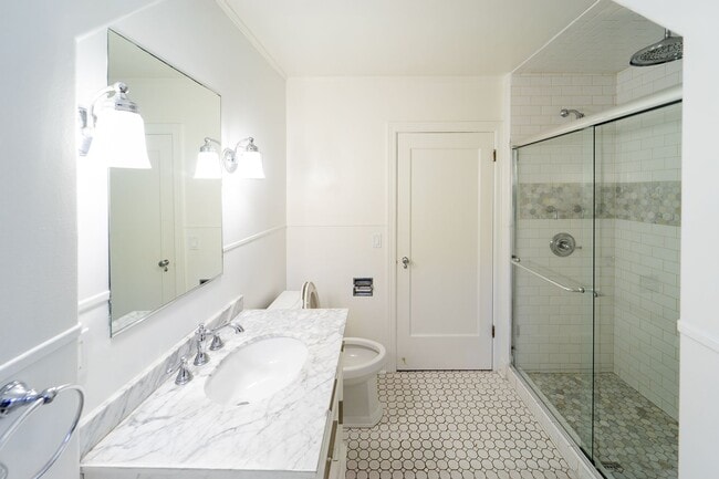 Building Photo - Luxurious Portland Heights home tucked away on a private street on nearly half an acre.