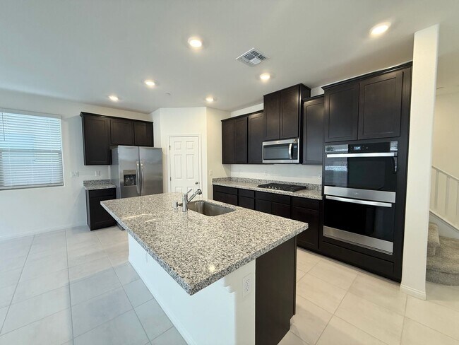 Building Photo - Modern Brand New Summerlin Home with 5 Bedrooms, Loft & Upgraded Finishes