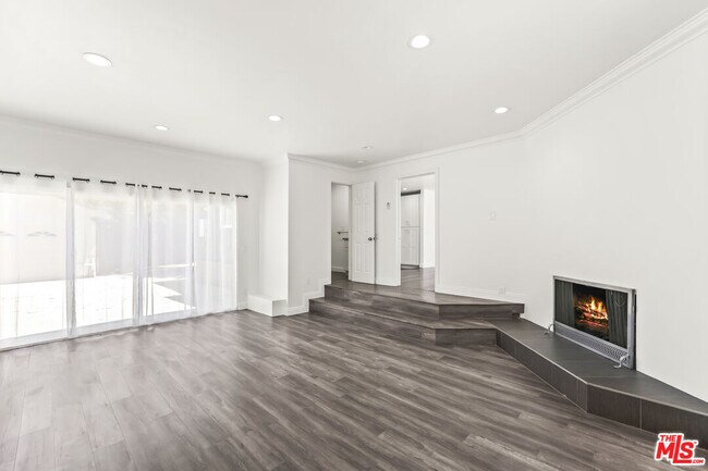 Building Photo - 23046 Leonora Dr