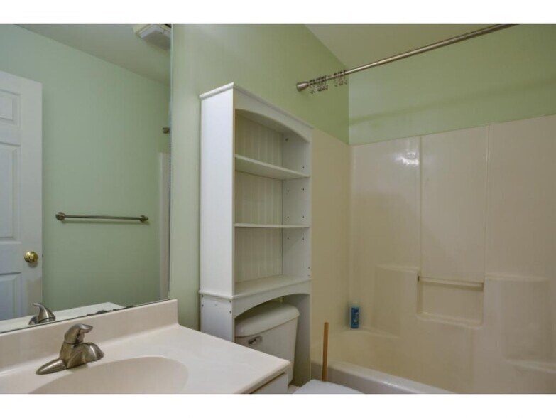Bathroom - 372 Hildred Dr