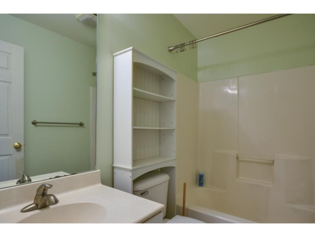 Bathroom - 372 Hildred Dr