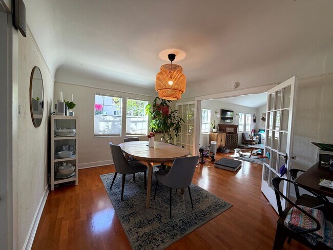 Building Photo - 3730 Edenhurst Ave