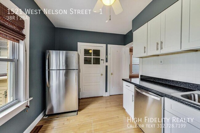 Building Photo - 1521 W Nelson St