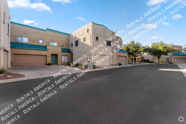 Building Photo - 1015 S Val Vista Dr