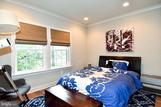 Building Photo - 1540 Levis St NE