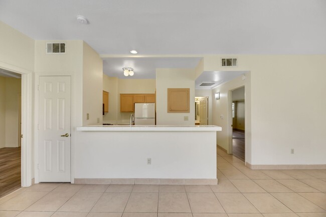 Building Photo - Downstairs 2 bedroom condo in Green Valley
