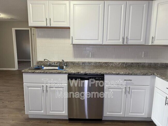 Building Photo - 3165 St Catherine St