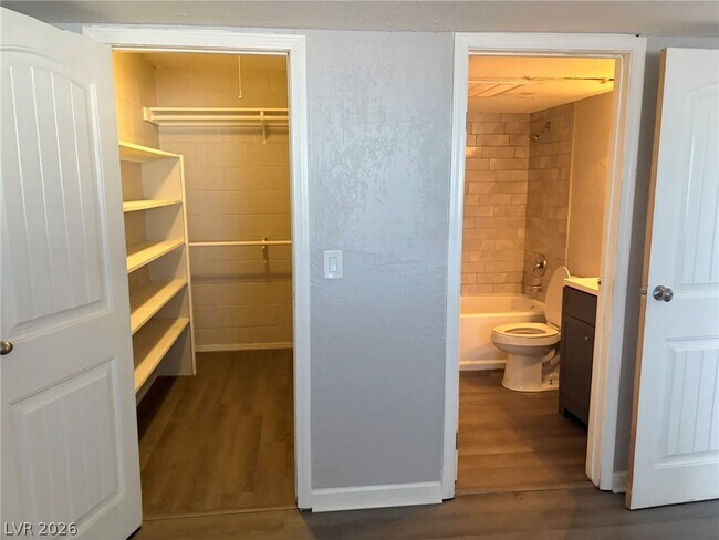 Building Photo - 555 S Royal Crest Cir