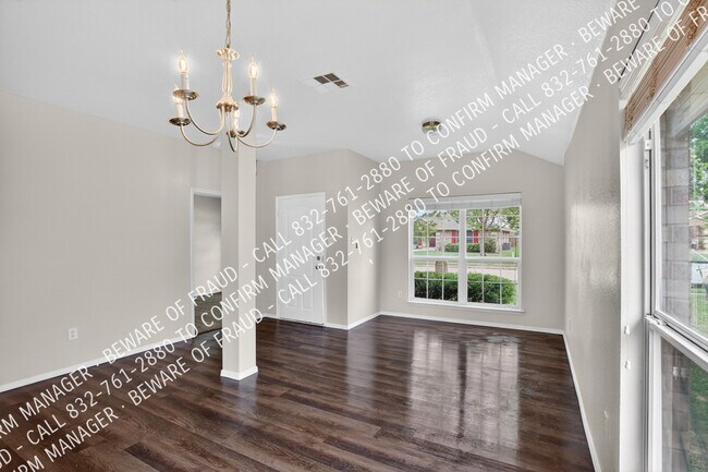 Building Photo - 2816 Blue Heron Dr