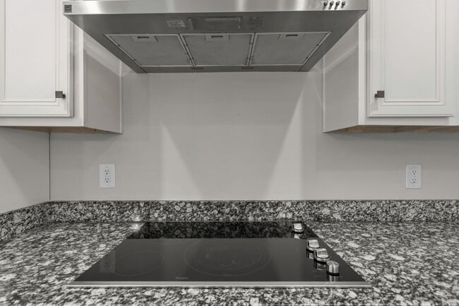 Building Photo - 3BR Home with Bonus Loft & Spa-Inspired Pr...