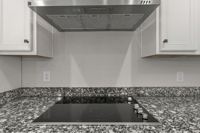 Building Photo - 3BR Home with Bonus Loft & Spa-Inspired Primary Suite