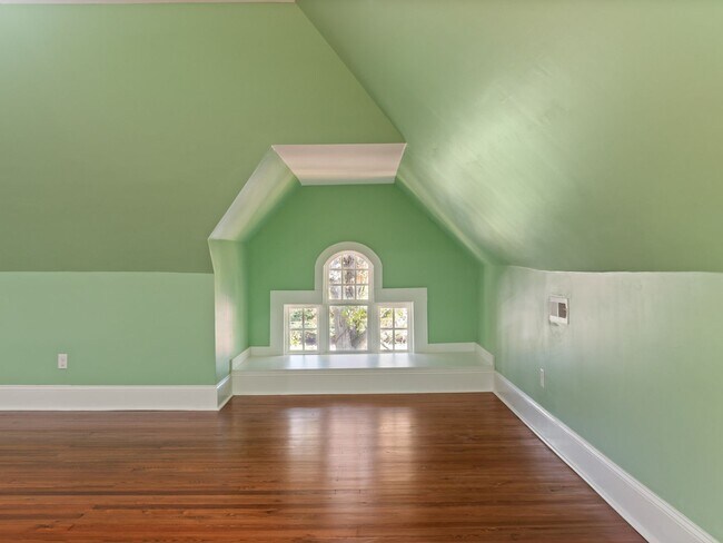 Building Photo - 402 S Chester St