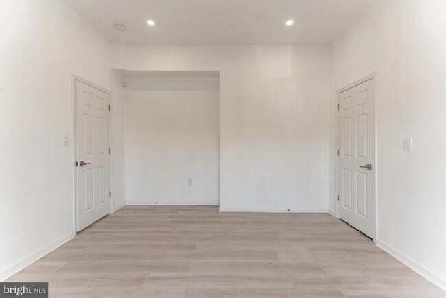 Building Photo - 2401 S Alder St