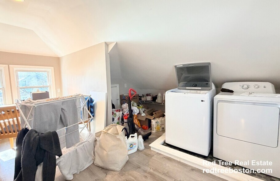 Building Photo - 39 Long Ave