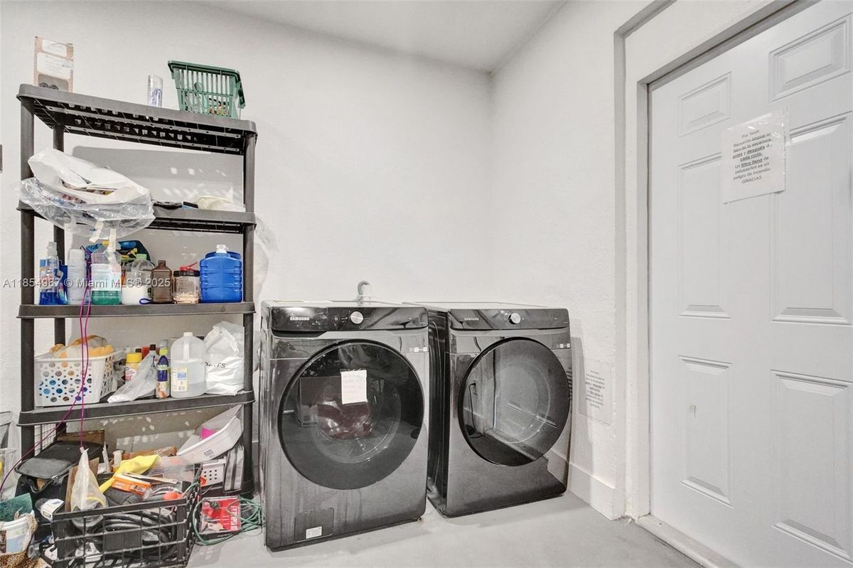 Building Photo - 1904 SW 28th St