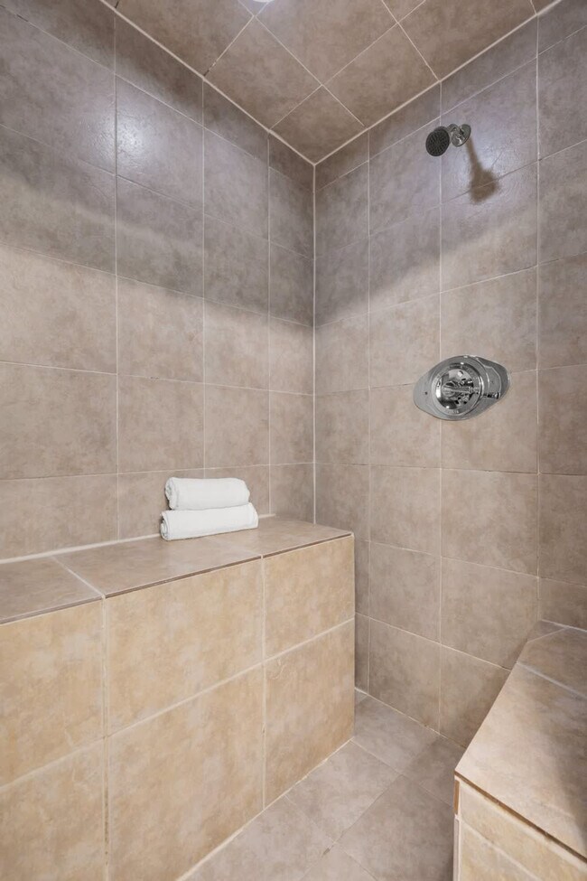 Building Photo - 19720 NE 26th Ave