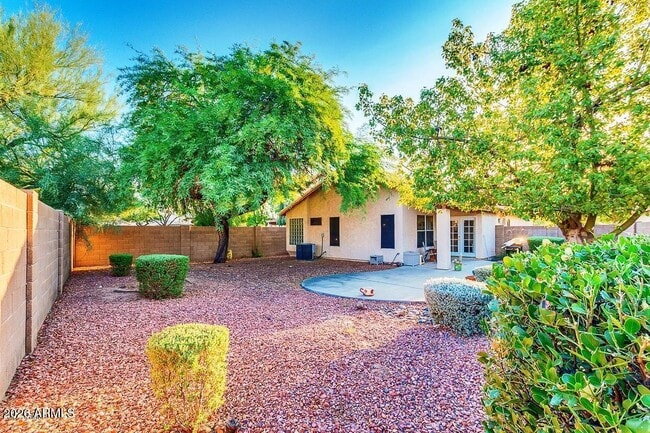Building Photo - 1381 S Yucca Pl