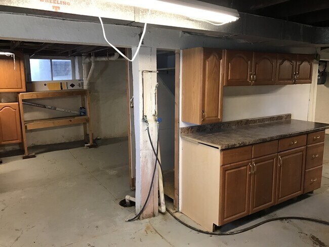 Building Photo - Beautiful renovated home