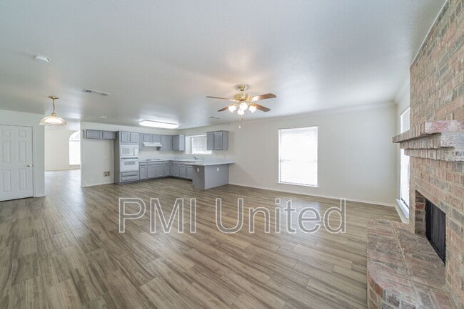 Building Photo - 2758 Red Oak Dr
