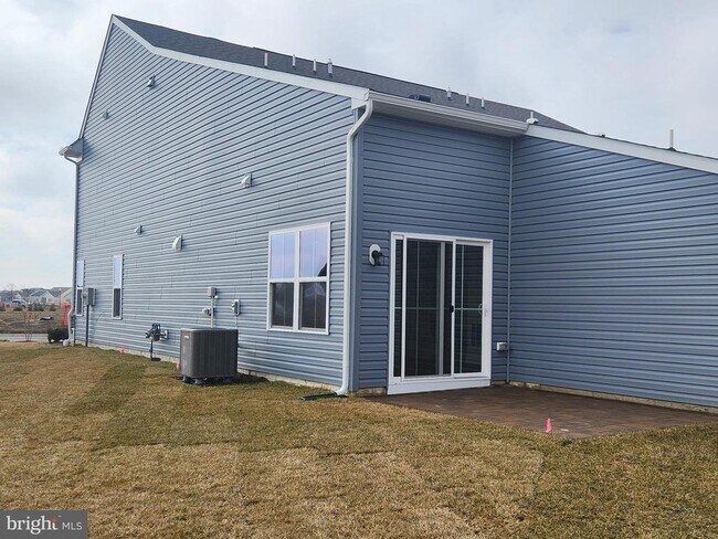 Building Photo - 377 Waterside Sq