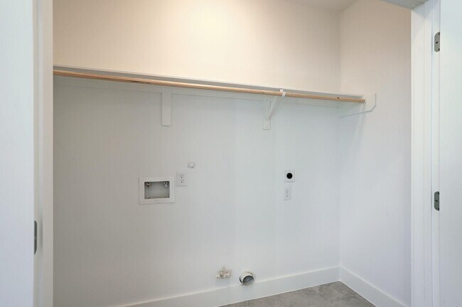 Building Photo - 5422 Darling St