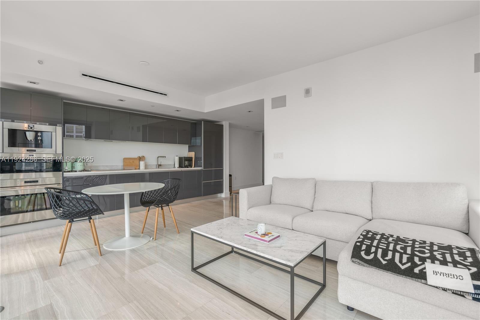 Building Photo - 1451 Brickell Ave