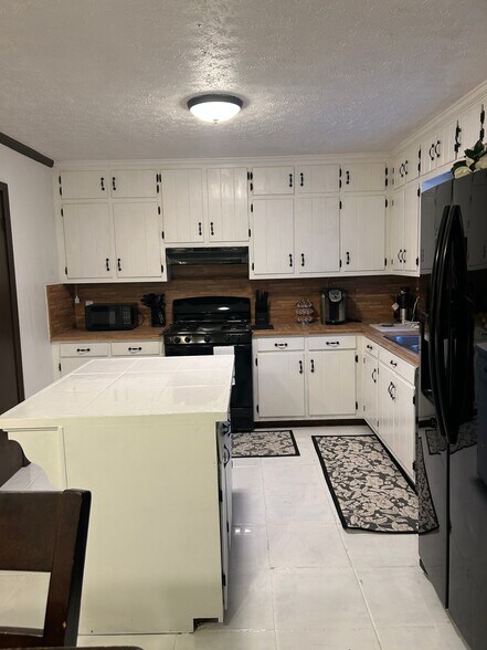 Building Photo - 4170 Etowah Dr SE