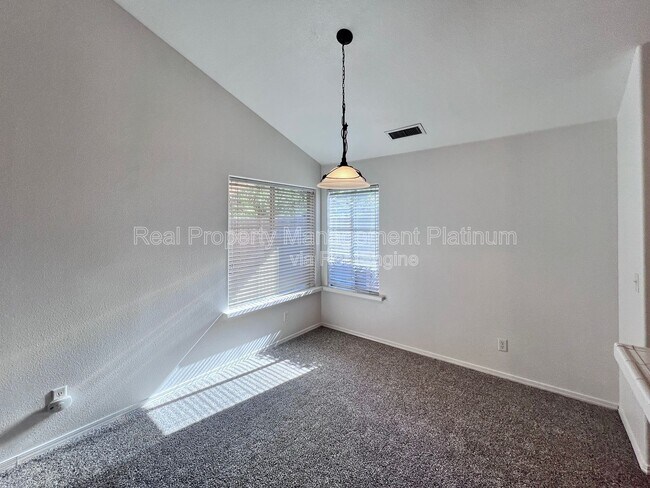 Building Photo - 2669 Alamos Ave