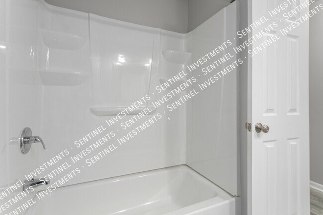 Building Photo - 3 Bedroom 2 Bathroom House Near KU Med