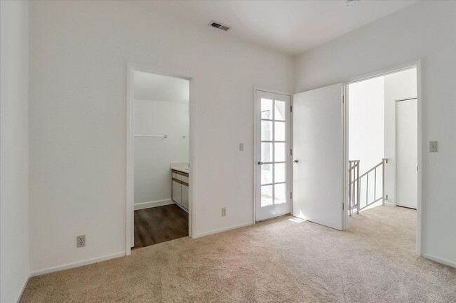 Building Photo - 2BR/2.5BA Home in Cupertino with High Ceil...