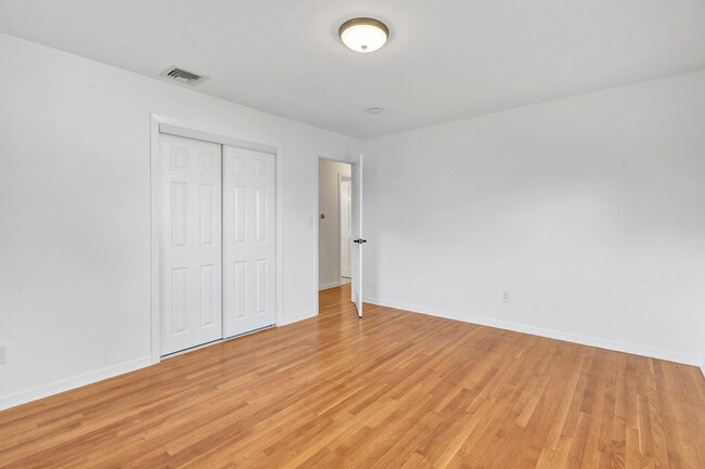 Building Photo - 4 Soundview Ave