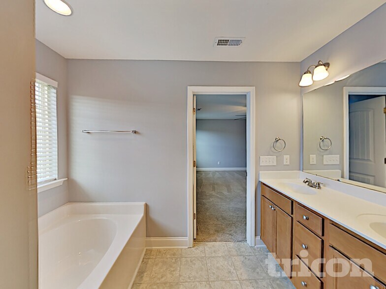 Building Photo - 163 Green Willow Dr