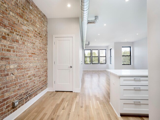 Building Photo - 6103 S Kenwood Ave