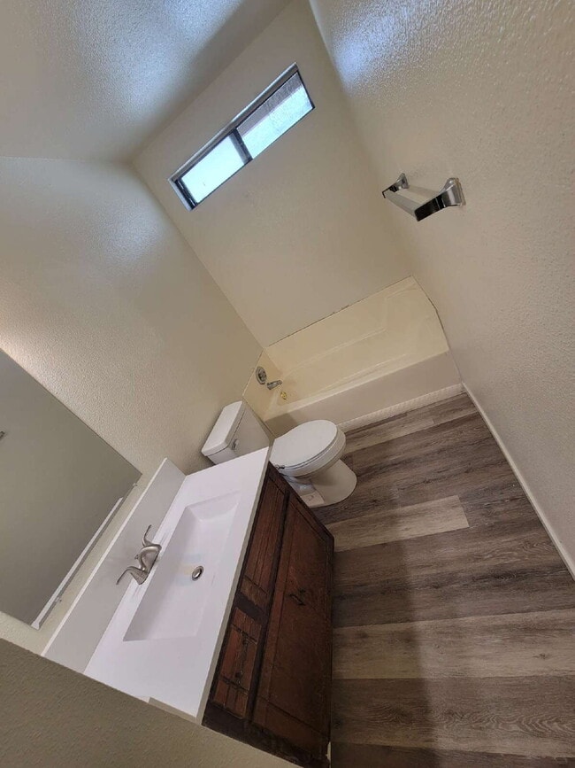 Building Photo - 1024 X St