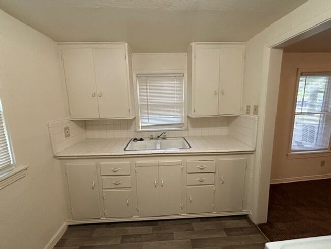 Building Photo - 2816 Putnam St