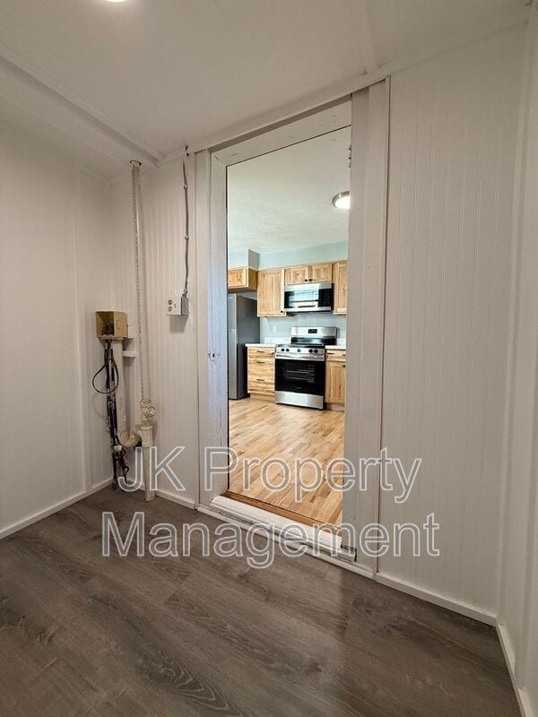 Building Photo - 913 5th Ave N